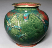 celadon uses iron as coloring agent, presenting the texture of green